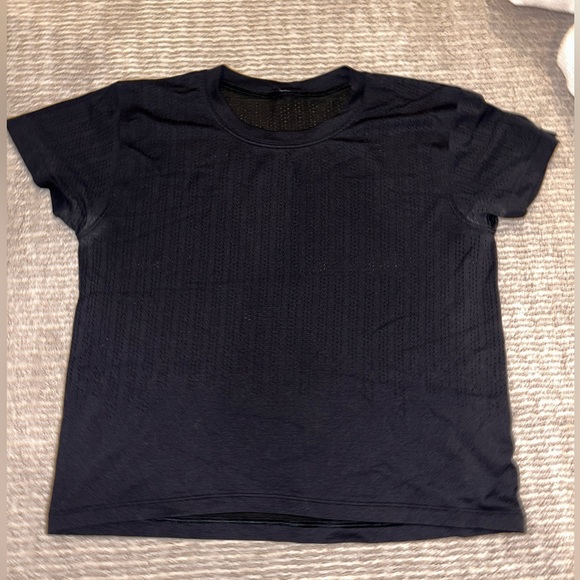 Lululemon train to be tee - Picture 2 of 3